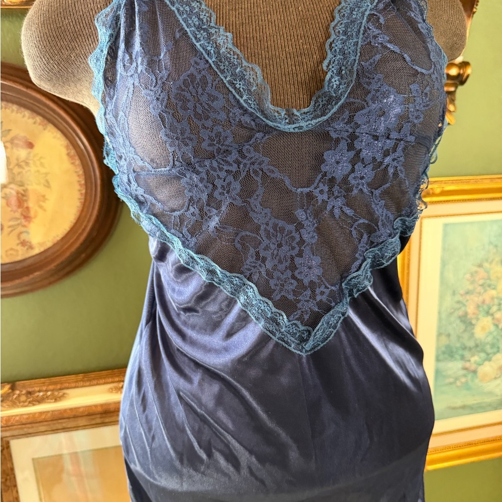 Elegant Lace Trim Nightgown - Blue